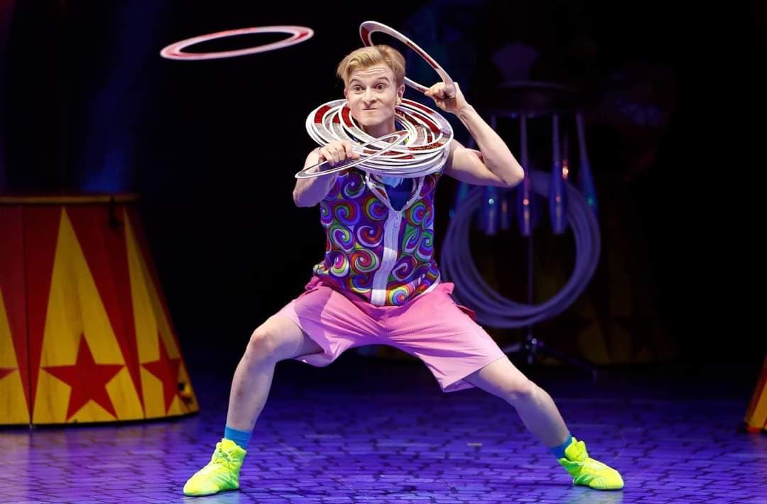 A juggler spinning a stack of rings
