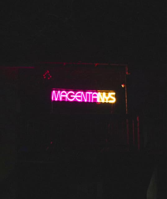 MAGENTANYS